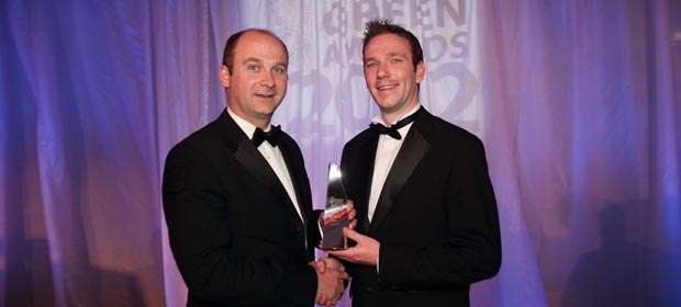 Stephen Wheeler, MD of Airtricity, presents the Green Leader Award to Padraig Ryan of CUH Temple Street