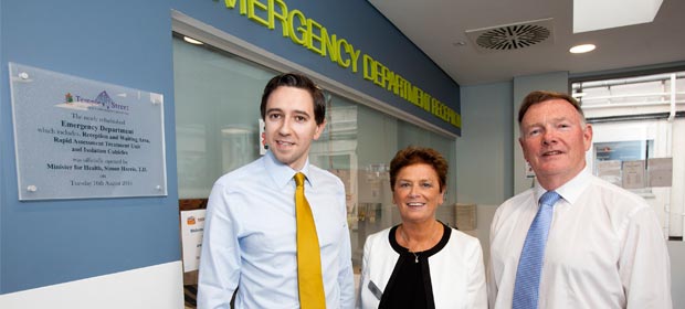 Health Minister, Simon Harris, Mona Baker CEO Temple Street and Sean Sheehan, Chairman of the Board of Directors, Temple Street.
